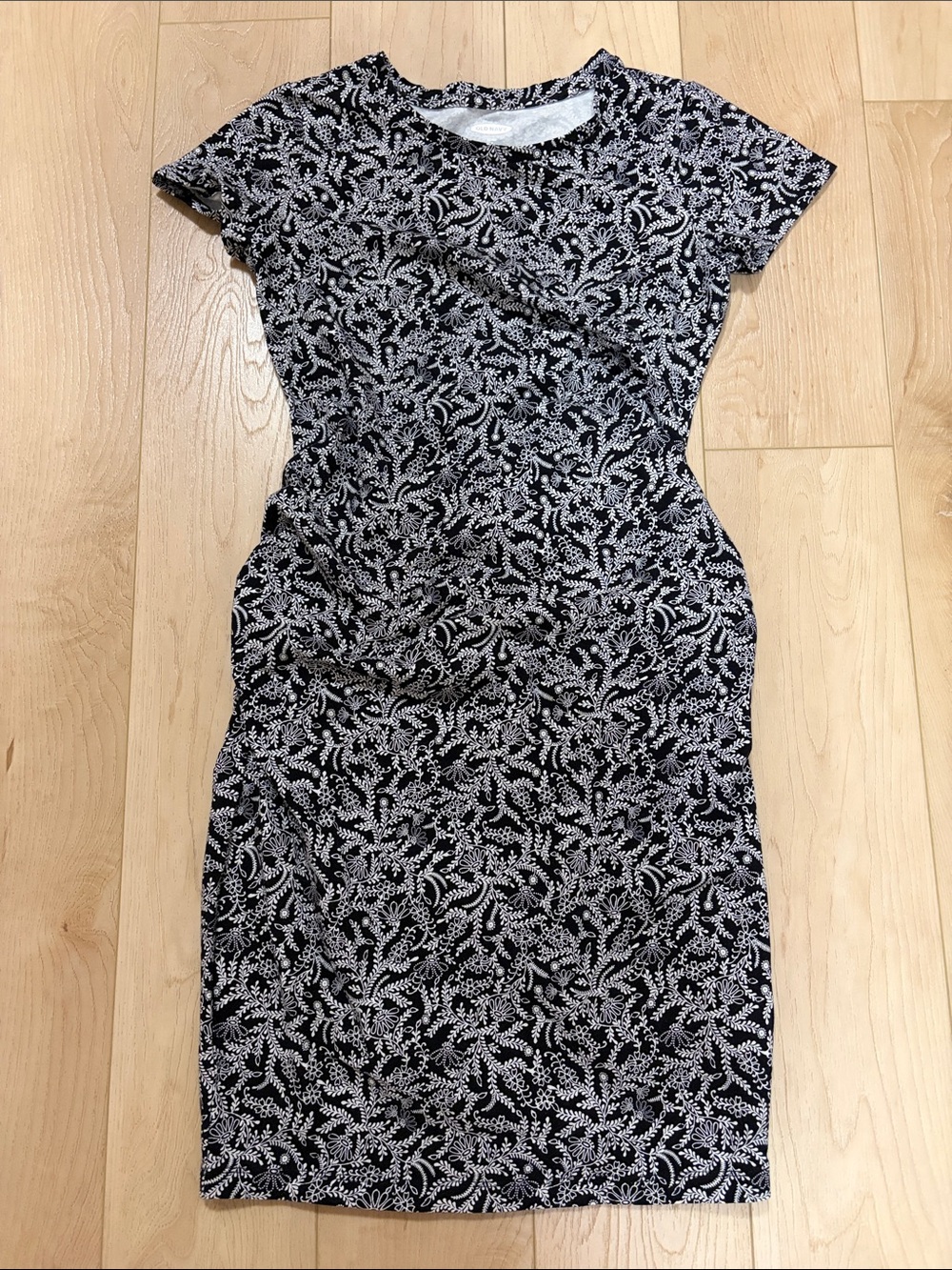 Old Navy Maternity Short Sleeve Bodycon Dress, Black/White Floral, sz S